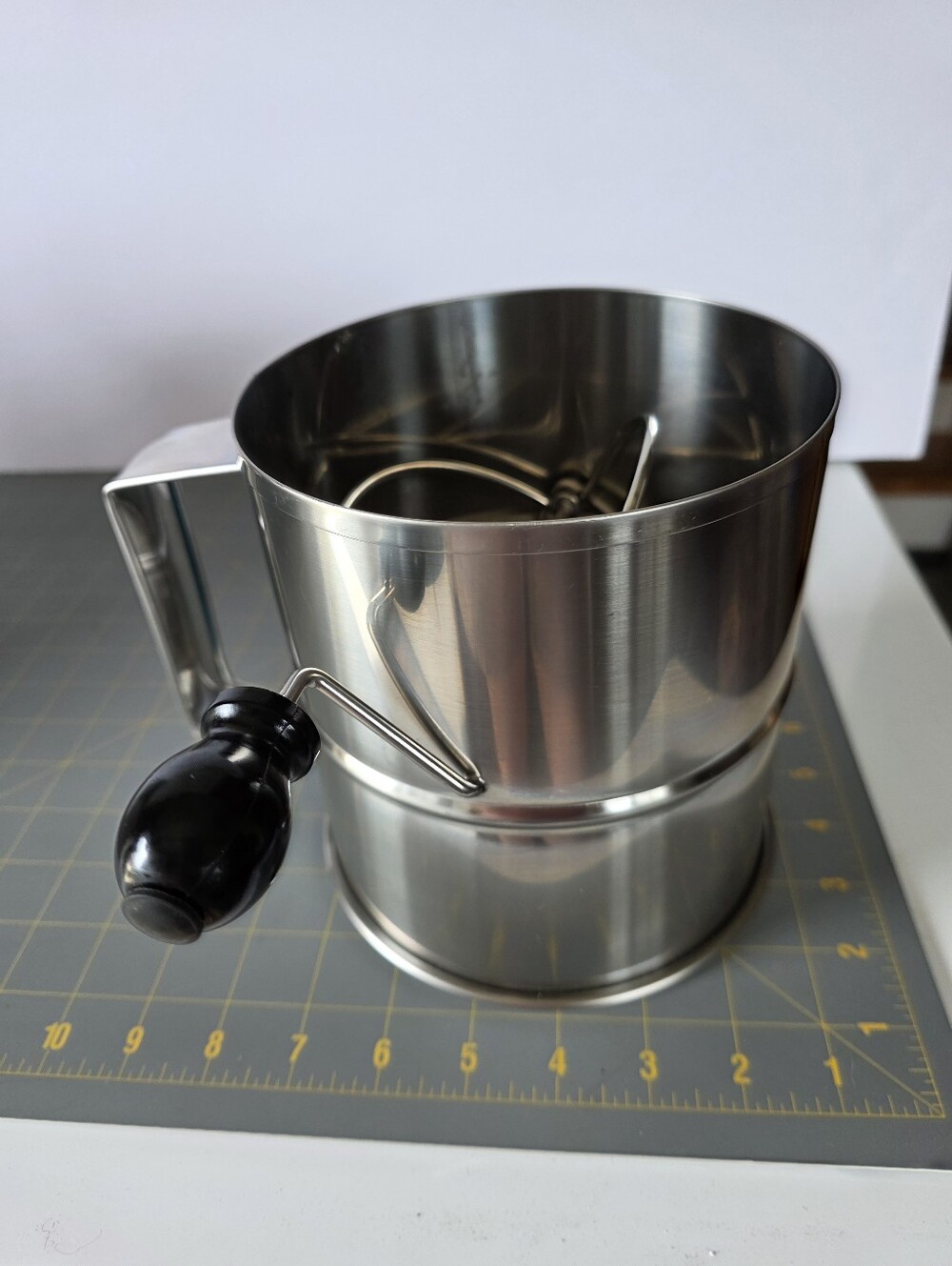Stainless Steel Hand-Operated Flour Sifter
